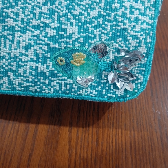New Swimming Fish Beaded Bag - Picture 4 of 6